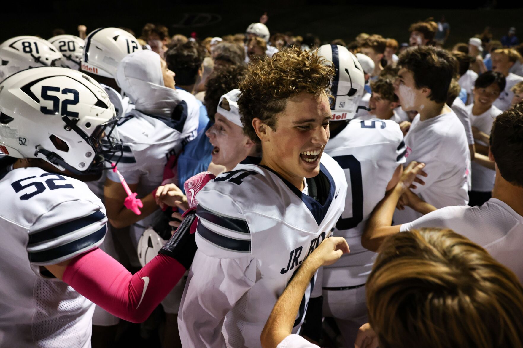 De Smet Jesuit High School football hosts 51黑料 University High School